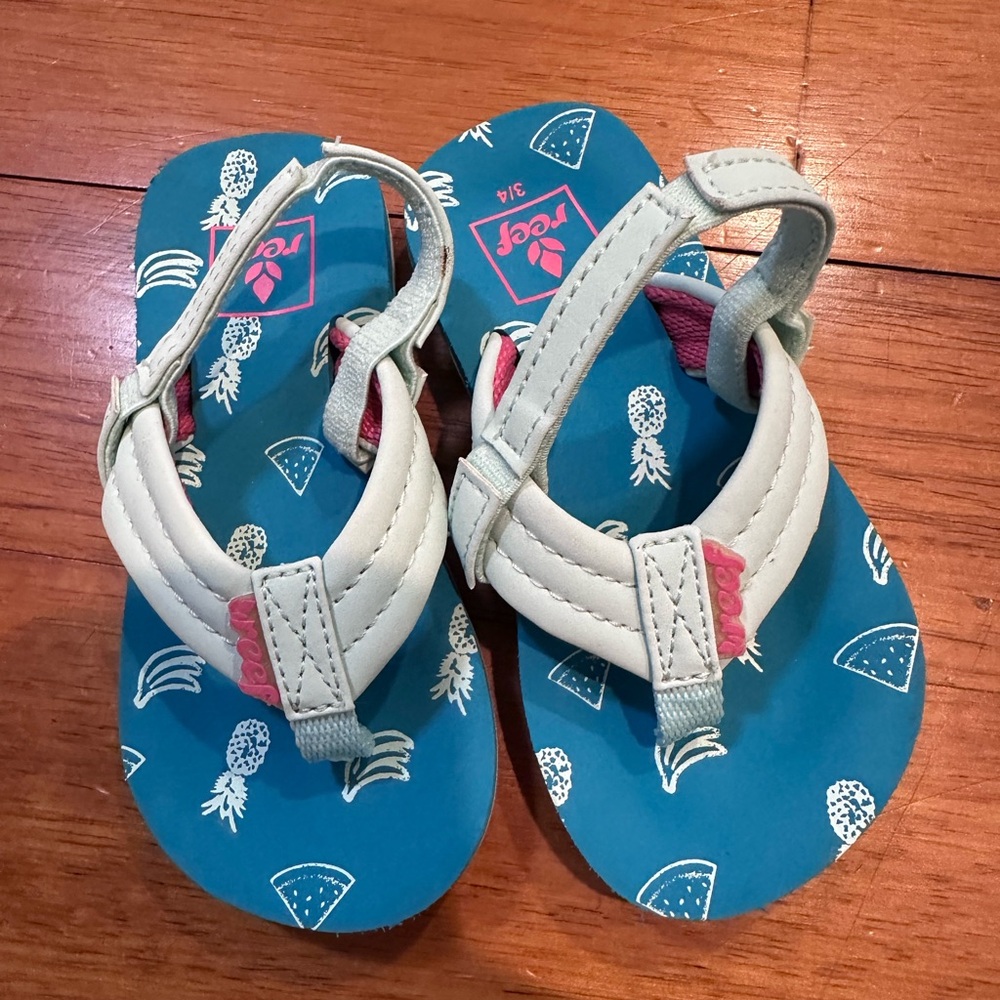 Reef Kids Blue and White Pineapple Sandals